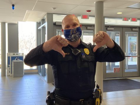 Officer Corbin giving two thumbs down to teen vaping.
