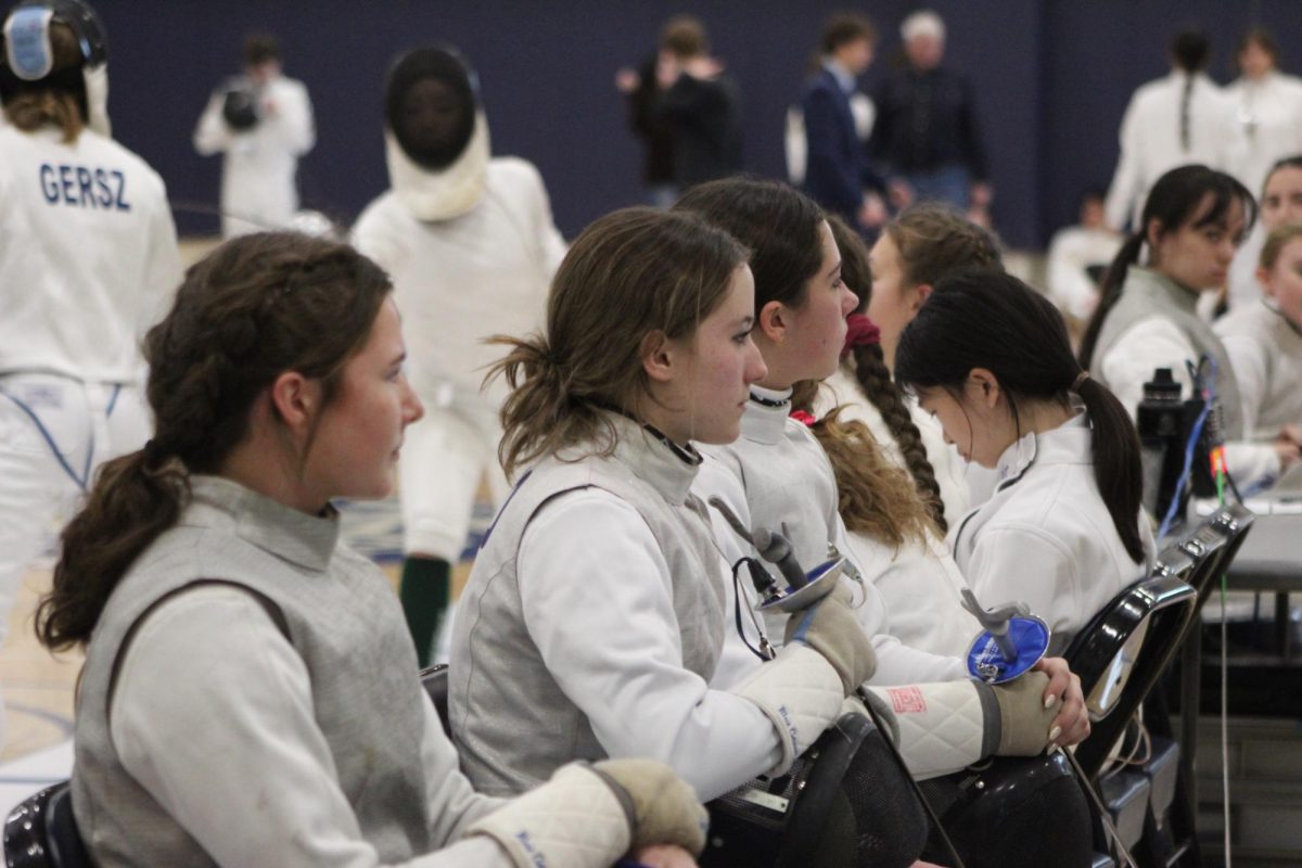 Womens Foil Getting Ready For Their Matches