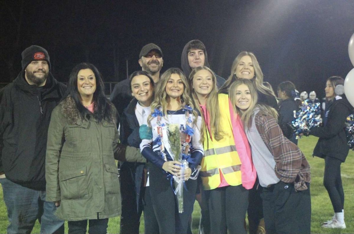 Sophia+pictured+with+her+family+on+her+Cheer+Senior+Night