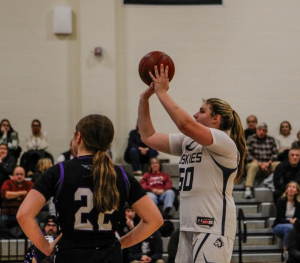 Alana Zirlis throwing a free throw