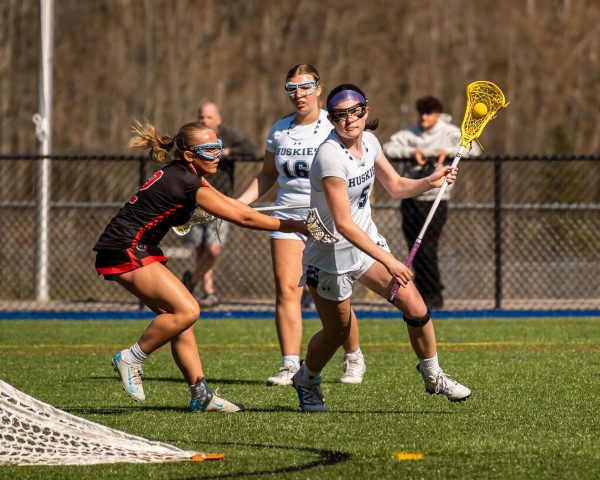 #5 Emma Holecz attacking with the ball