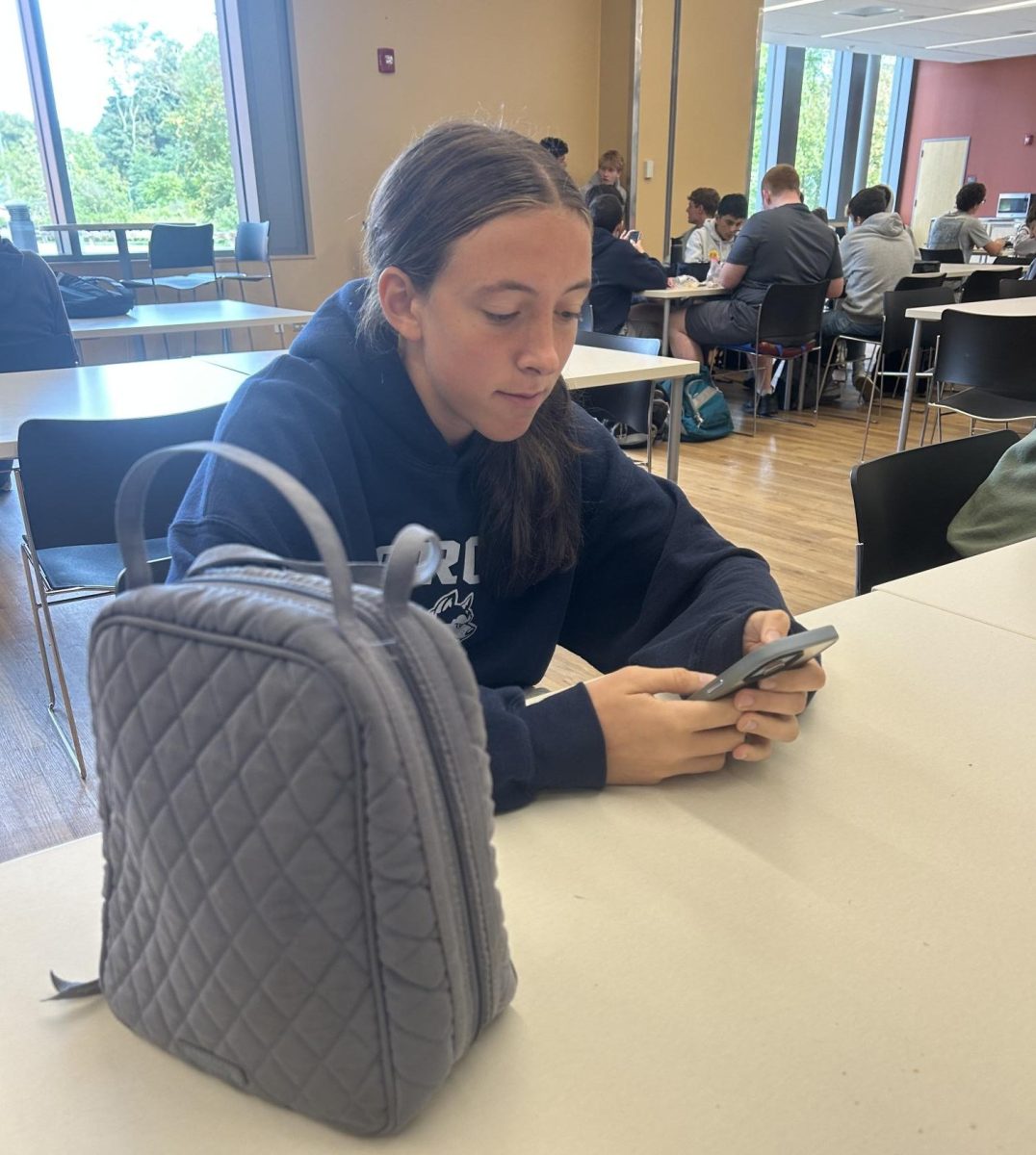 Junior Maddy Grenon in lunch on her phone
