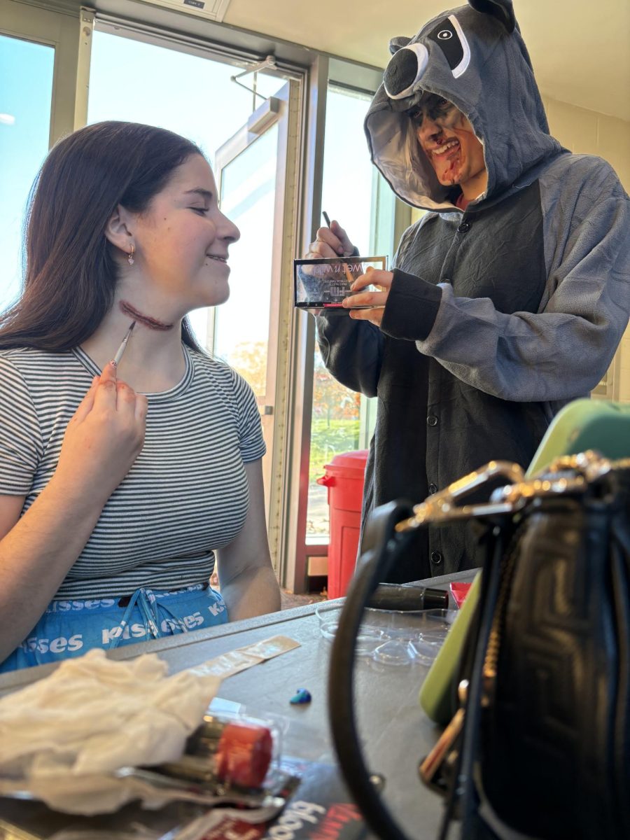 Demi Rehberg doing Sophie Sharps makeup. Photo taken by Lea Mora. 